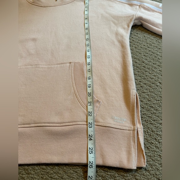 Calvin Klein Women’s Performance Graphic Sleeve Light Melon Sweatshirt Size M - Picture 6 of 10